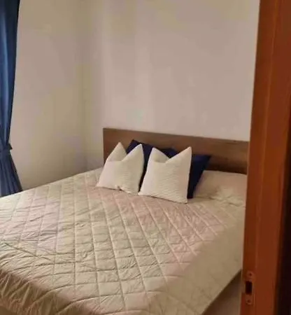 2 Bedroom 2 Bathroom Entire In With Pool *