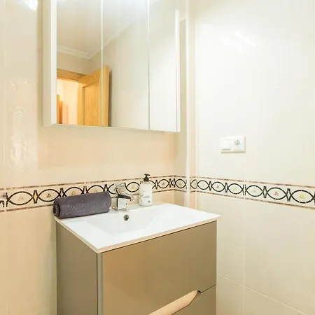 2 Bedroom 2 Bathroom Entire In With Pool Apartment